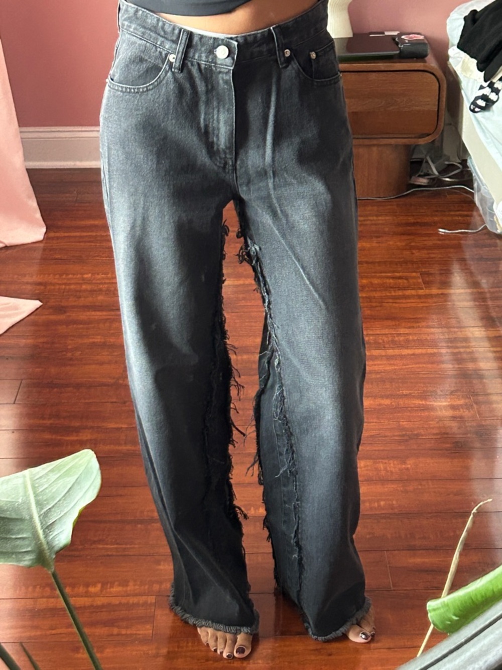 Source Unknown Black Wide-Leg Frayed Split-Front Jeans (one size)